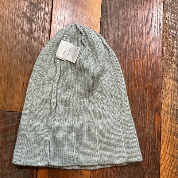 Marmot Mountain Knit Beanie Hat Gray Cuffed Logo Patch Winter Outdoor - Picture 5 of 6